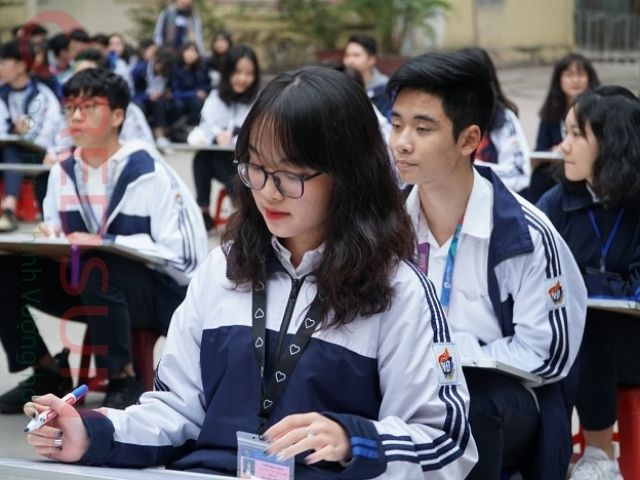 Giúp học sinh giữ ấm nhưng vẫn giữ được phong cách đồng phục chung của trường